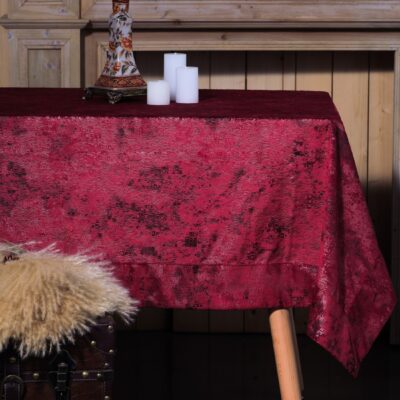 Bordeaux Tischdecke und Dekorationsartikel aus Samt / Kunstleder