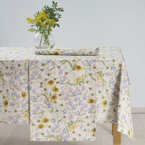 Tischdecke und Dekorationsartikel mit bedrucktem Muster
