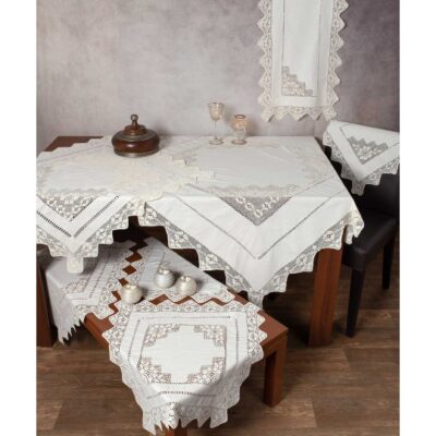 Handmade Figure Tablecloth with Knitted Embroidery and Lace 170 x 250 Beige
