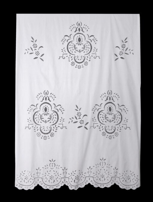 カット刺繡の伝統的な手作りのカーテン